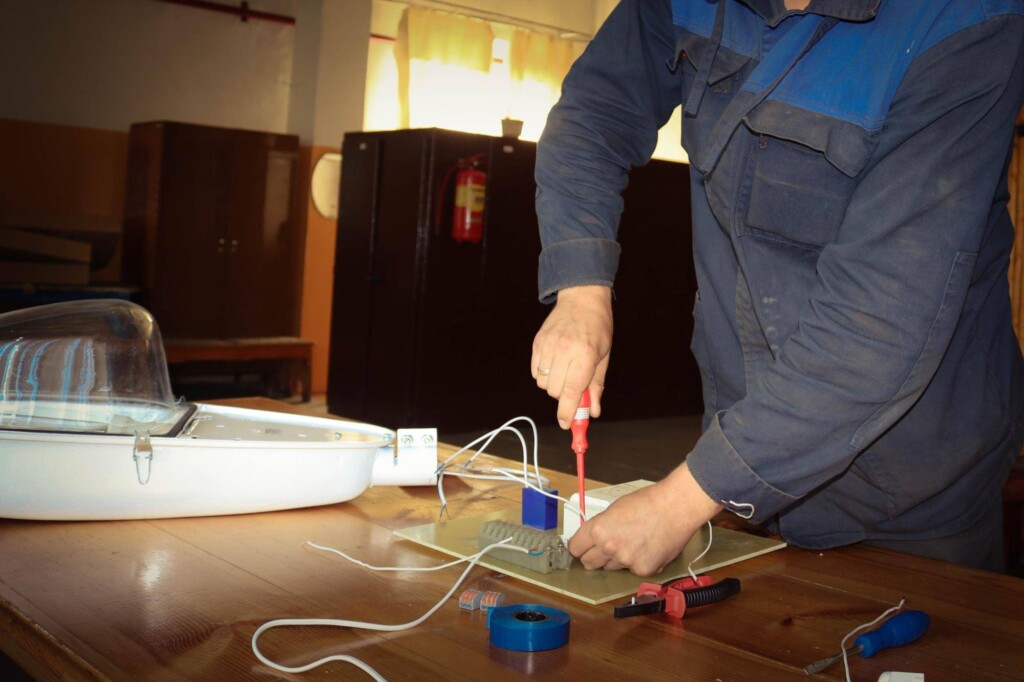 Co jest potrzebne do odbioru instalacji elektrycznej i jak się do tego przygotować?