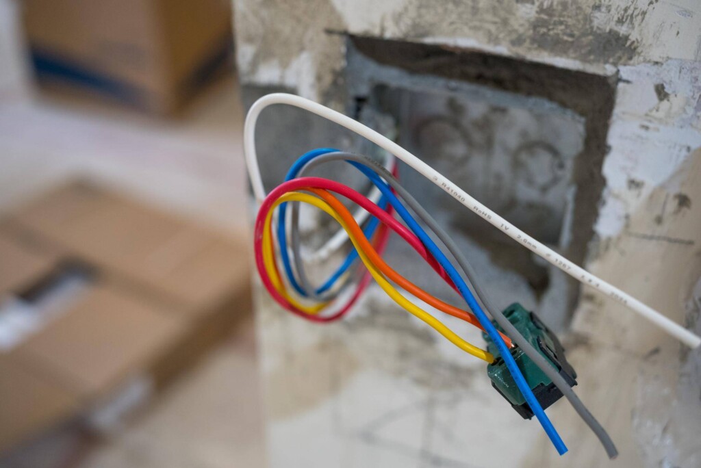Jak zrobic elektryke w mieszkaniu bezpiecznie i samodzielnie?