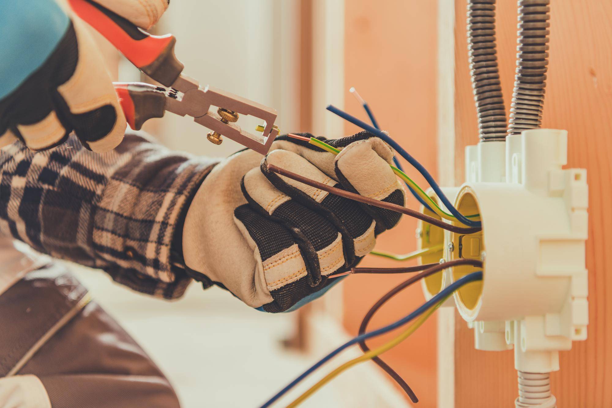 Jak zrobić instalację elektryczną w domu?
