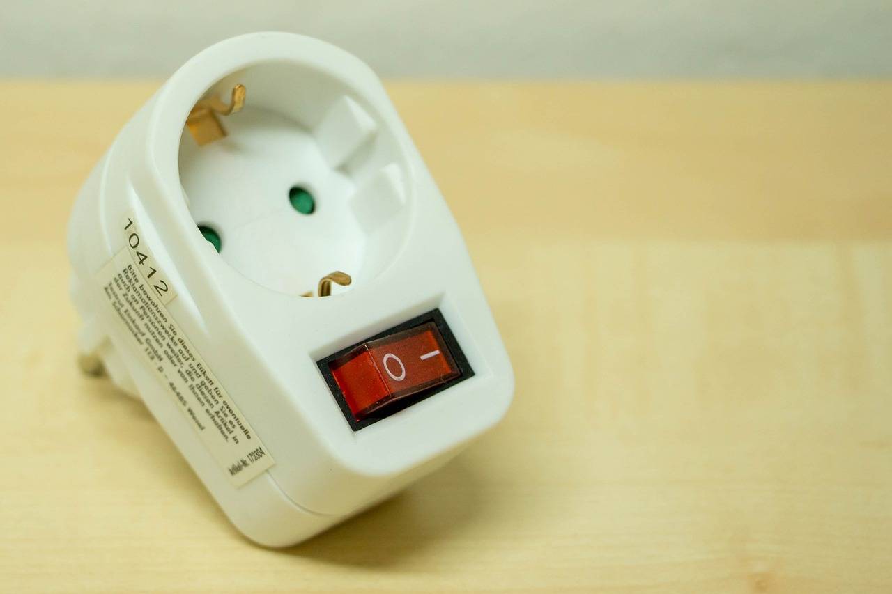 Co wchodzi w skład domowej instalacji elektrycznej i jak to działa?