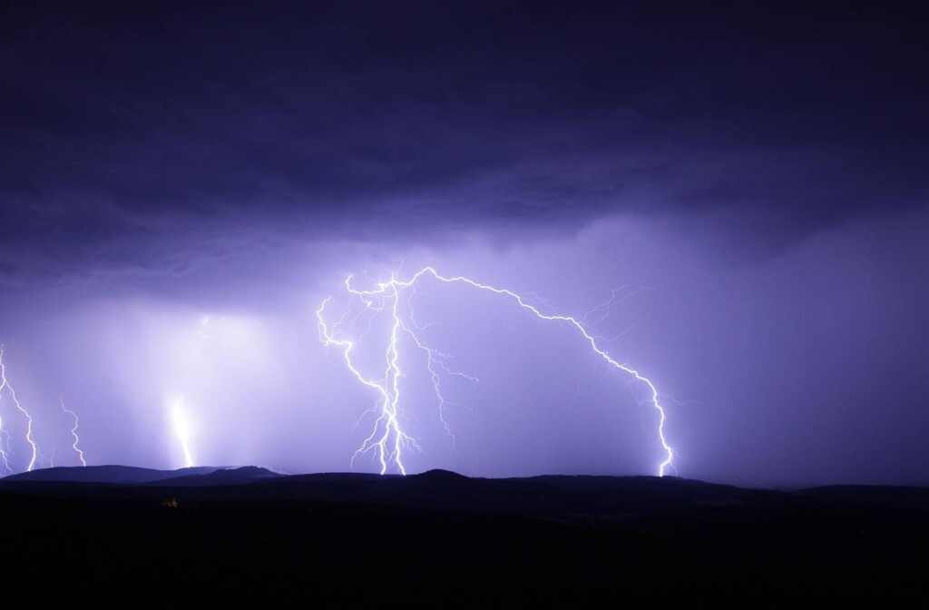 Jak wykonać instalacje elektryczne w domu jednorodzinnym bezpiecznie i zgodnie z przepisami?